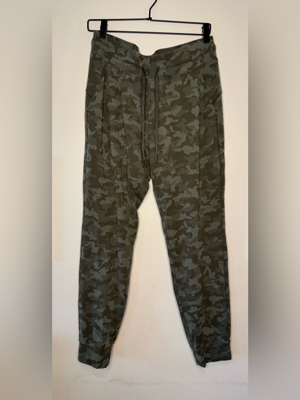 Lululemon Ready to Rulu Jogger 29"'
Heritage Camo Dark Olive Green Twill